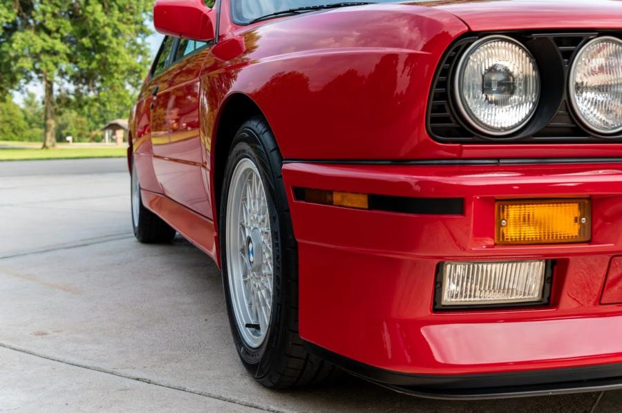 Детали экстерьера BMW M3 Coupe (E30) 1988 года  (NA) (фото 223 из 231)